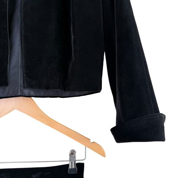 Vintage 60s Black Velvet Crop Jacket and Pencil Skirt Set by Ronbary Classic, XS - Picture 4 of 15
